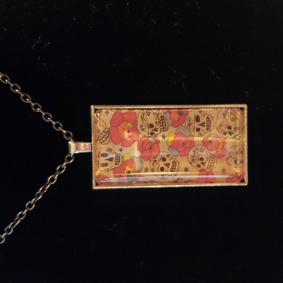 Handcrafted Skull and Flowers Pendent. - Picture 1 of 3